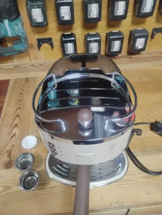 Cafetera DeLonghi Beige