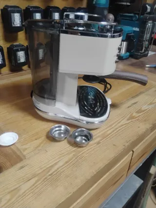 Cafetera DeLonghi Beige