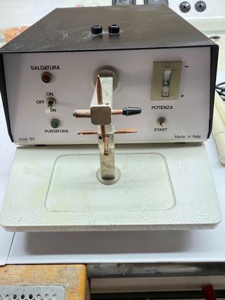 Puntatrice saldatrice per bande ortodontiche