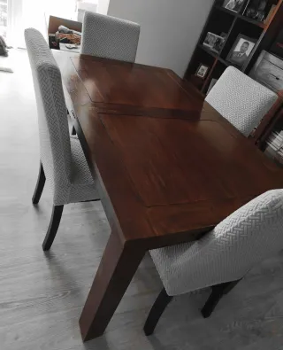 Mesa alta comedor extensible de madera y 4 sillas.