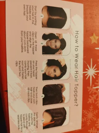 Peluca castaña ondulada sin usar