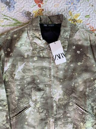 Chaqueta Zara estampado abstracto verde (T. S)