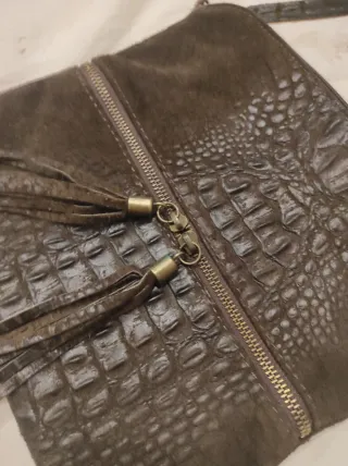 Bolso marrón piel con textura
