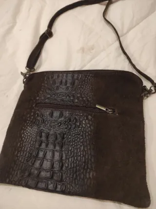 Bolso marrón piel con textura