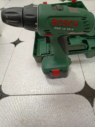 Taladro Bosch PSR 12 VE-2 y estuche de brocas