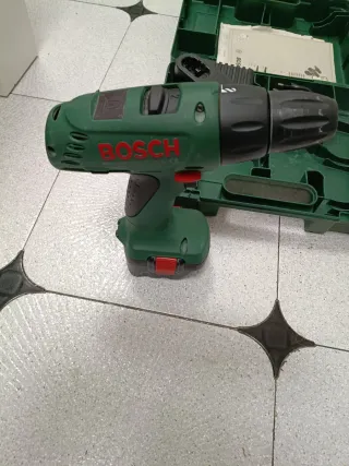 Taladro Bosch PSR 12 VE-2 y estuche de brocas