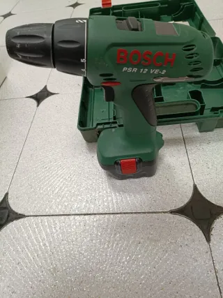 Taladro Bosch PSR 12 VE-2 y estuche de brocas