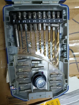 Taladro Bosch PSR 12 VE-2 y estuche de brocas