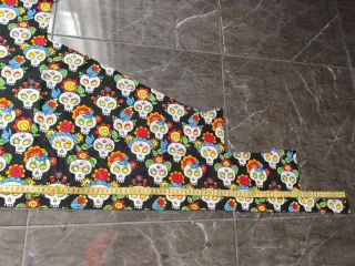 Tela Estampada Calaveras Flores