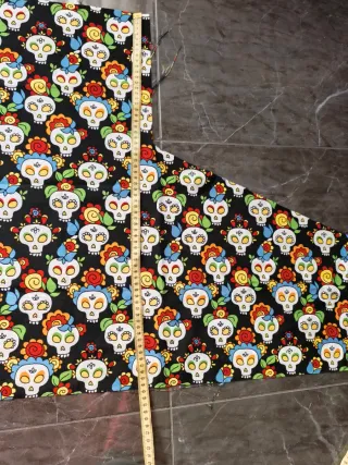 Tela Estampada Calaveras Flores