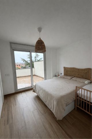 Pis amb gran terrassa i pàrquing doble en venda