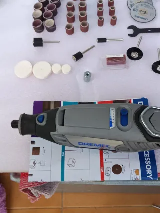 Dremel 3000 + Eje Flexible + Soporte y maletín