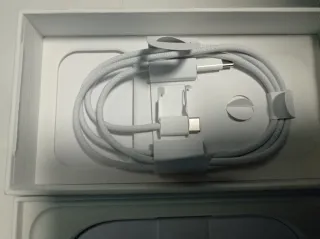 Caja iPhone 17 Pro Con cargador incluido