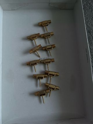 Bisagras de latón antigüas para muebles