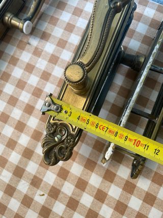 Cinco juegos manillas vintage latón