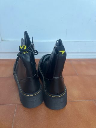 Botas militares negras con plataforma