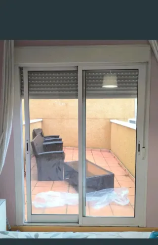 Ventana corredera con persiana