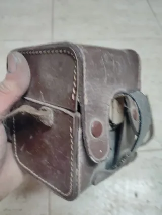 Cámara de fotos vintage con funda