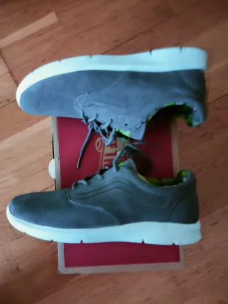 Zapatillas Vans grises y multicolor