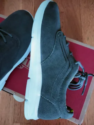 Zapatillas Vans grises y multicolor