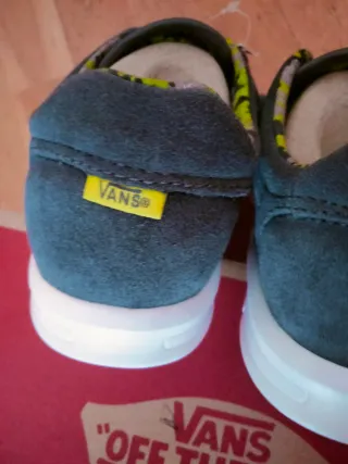 Zapatillas Vans grises y multicolor