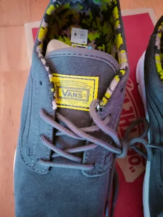 Zapatillas Vans grises y multicolor