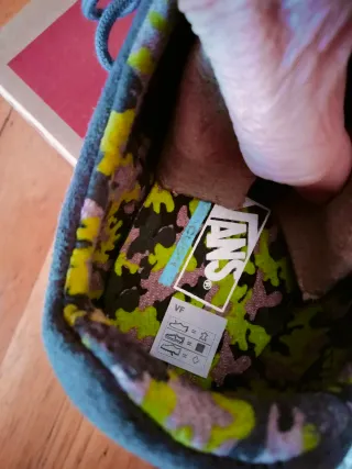 Zapatillas Vans grises y multicolor