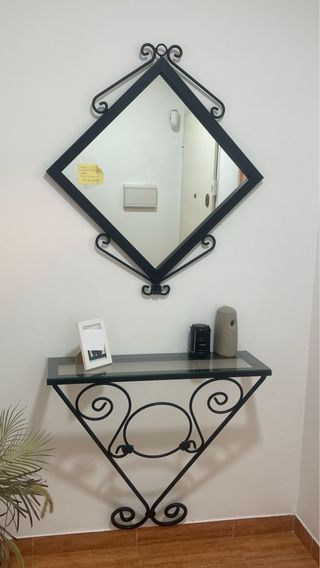 Recibidor negro con espejo