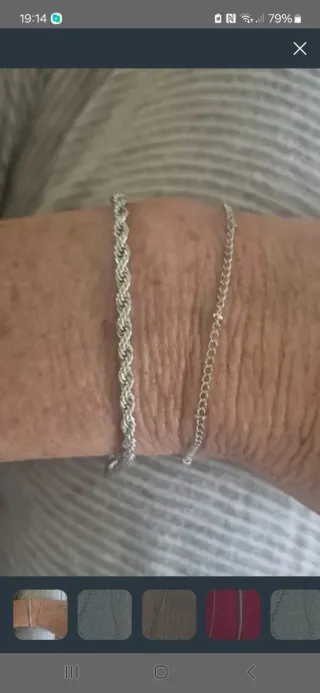 Dos pulseras de plata