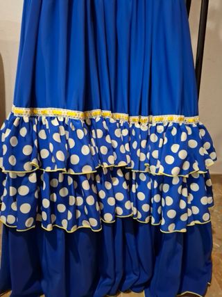 Traje de flamenca azul con lunares blancos