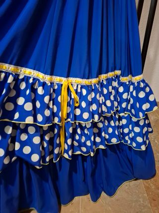 Traje de flamenca azul con lunares blancos