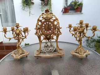Conjunto Reloj y Candelabros Dorados