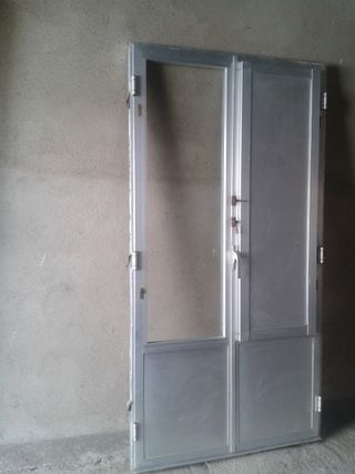 Puerta de aluminio