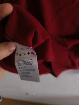 Maglietta rossa con scollo a V da uomo taglia S Spagnolo