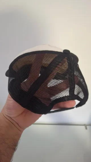 Gorra de hombre con estampado