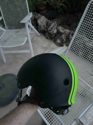Casco patinete infantil negro/verde
