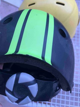 Casco patinete infantil negro/verde