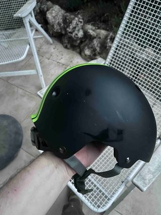 Casco patinete infantil negro/verde
