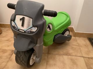 Moto correpasillos Feber