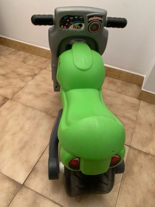 Moto correpasillos Feber