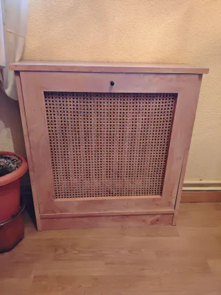 Cubreradiador madera y ratán