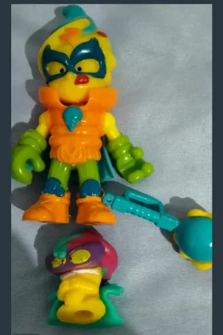 2 kids+ 2 Figuras Superthings