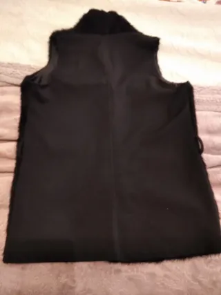 Elegante chaleco de piel sintética