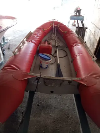 Lancha semirrígida 3,1m con motor