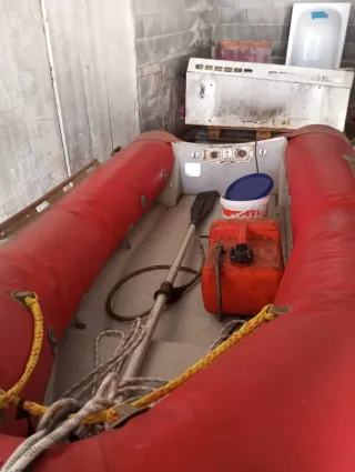 Lancha semirrígida 3,1m con motor