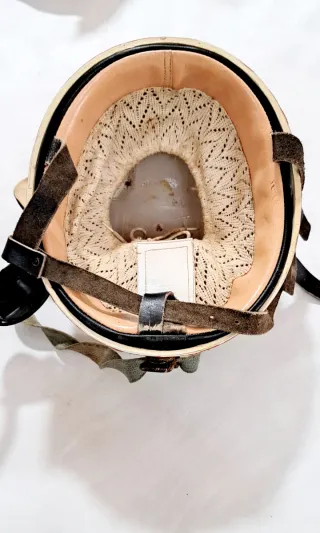 Casco d'epoca con occhiali