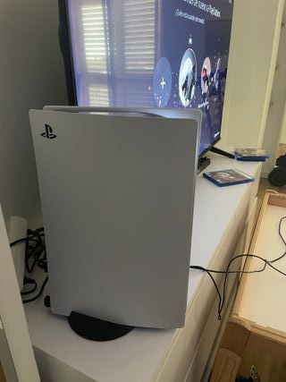 Consola PS5 con 2 mandos y 3 juegos