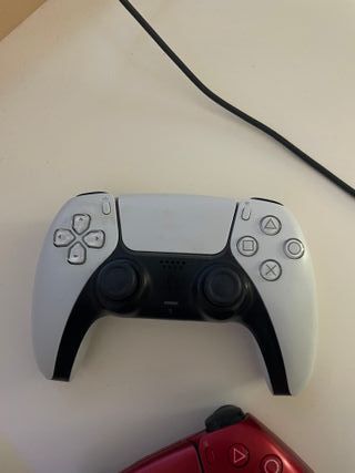 Consola PS5 con 2 mandos y 3 juegos