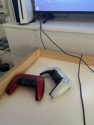 Consola PS5 con 2 mandos y 3 juegos