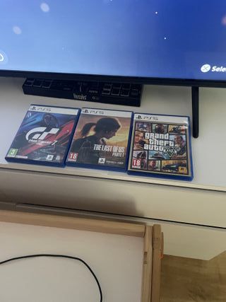 Consola PS5 con 2 mandos y 3 juegos